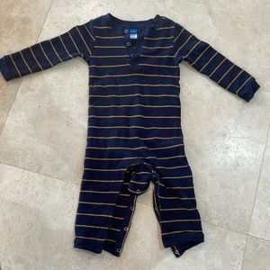 Old Navy Thermal Bodysuit - size 12-18 Months